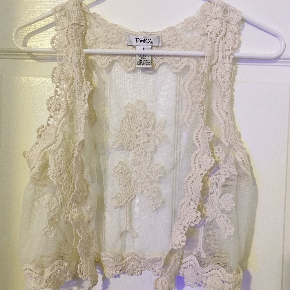 size S Women’s Knitted Lace vest.